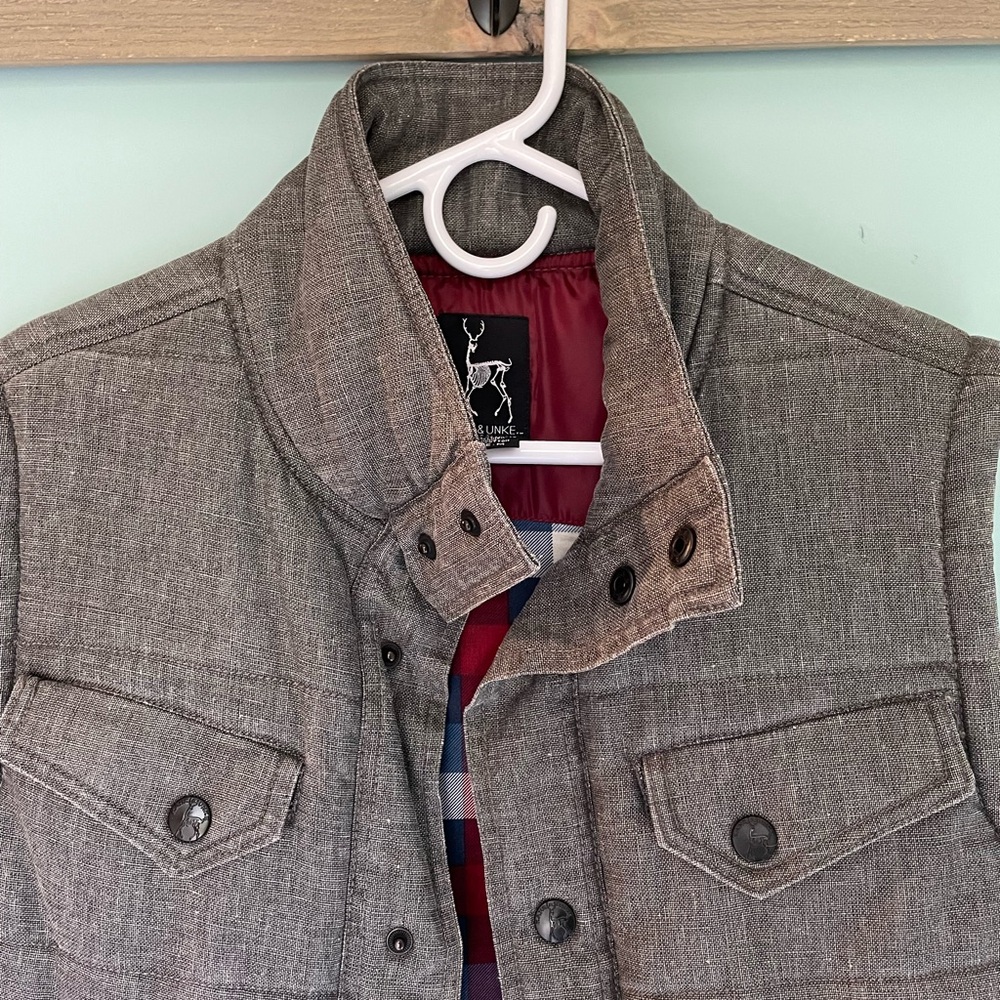 Gray Kane & Unke Sleeveless Button-Up Vest with Pockets - Picture 6 of 10